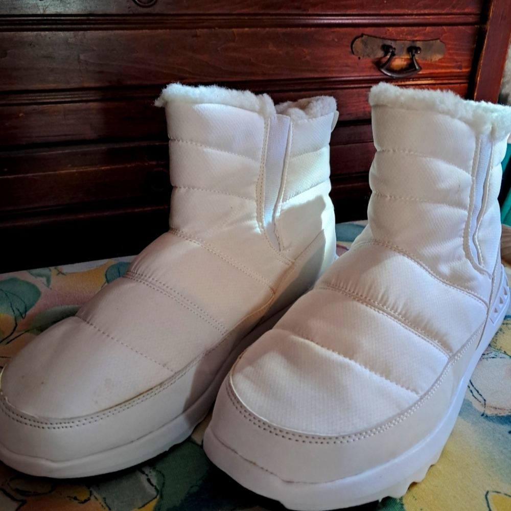 Women's Bearpaw White Winter Boots